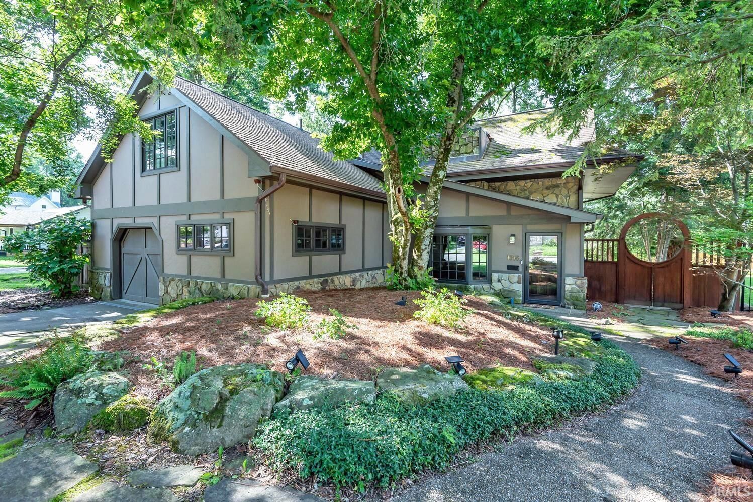 Property Photo: 1016 E Maxwell Lane IN 47401