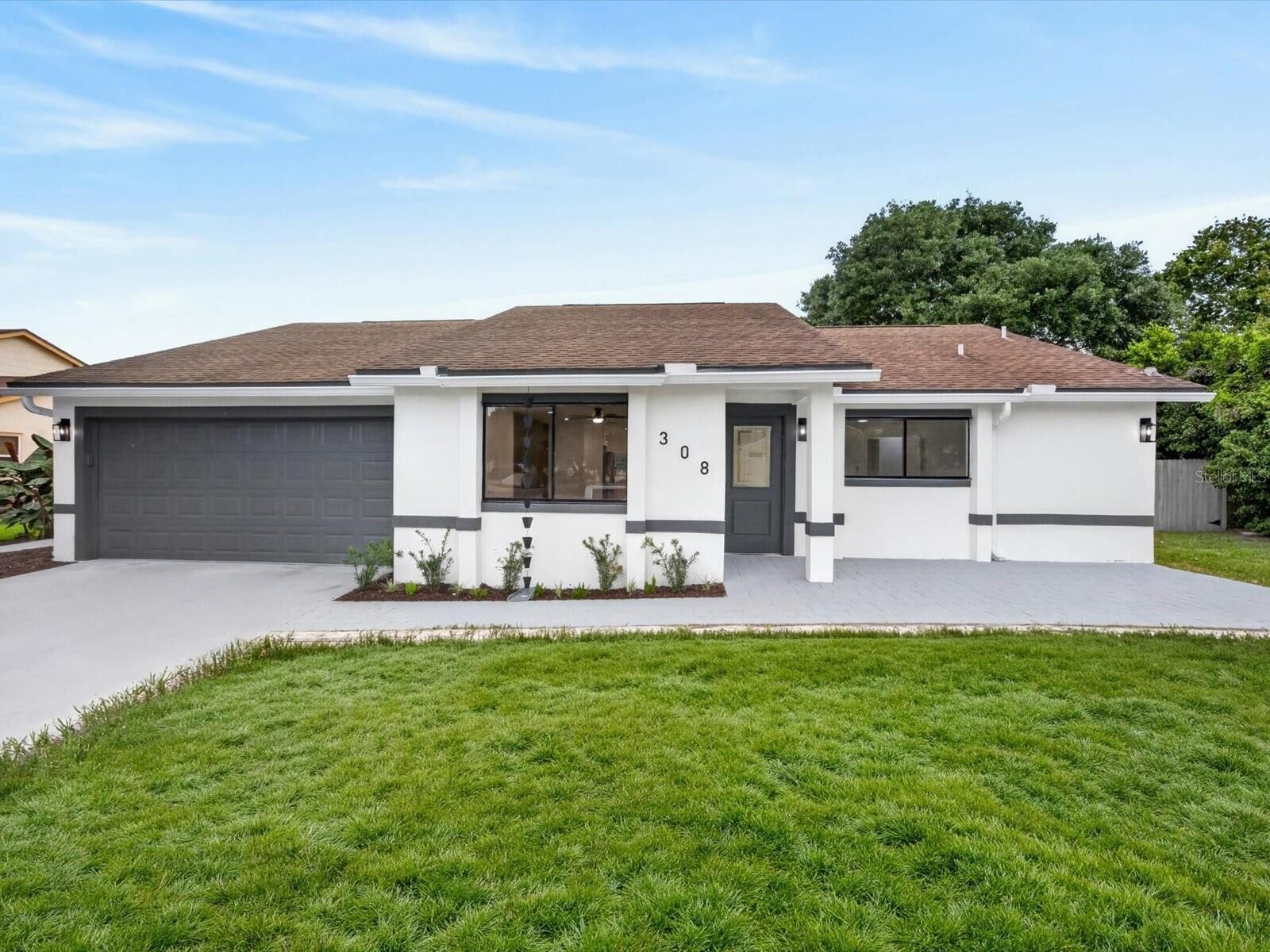 Property Photo: 308 S Shadow Bay Drive FL 32825