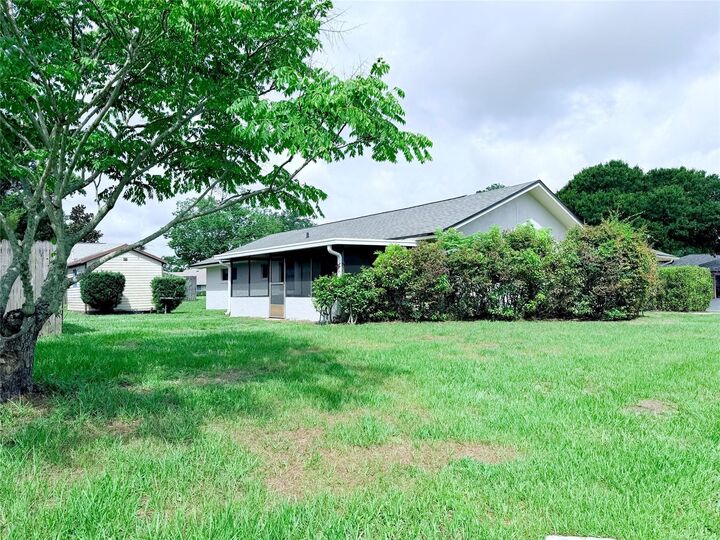 Property Photo: 298 Quail Court FL 32707