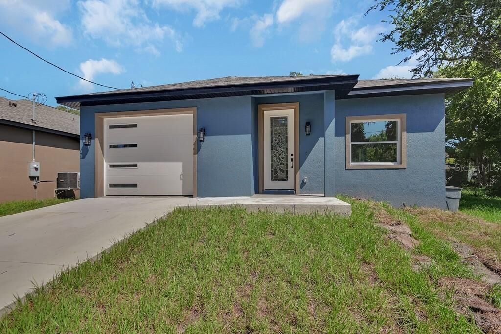 Property Photo:  556 Wallace Street  FL 32114 