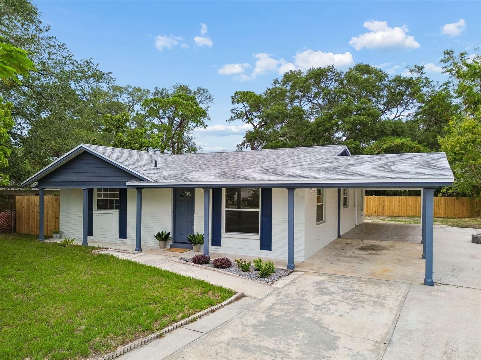Property Photo: 6532 S West Shore Circle FL 33616
