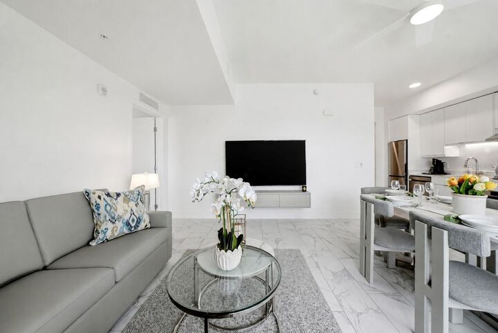 Property Photo: 411 E Shore Drive 205 FL 33767