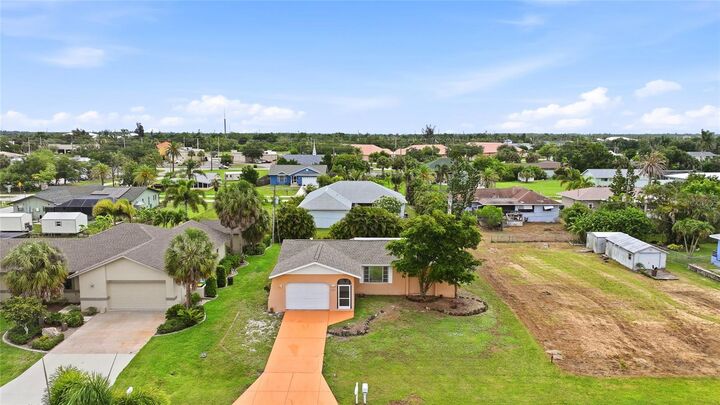 Property Photo:  2620 Wisteria Place  FL 33950 