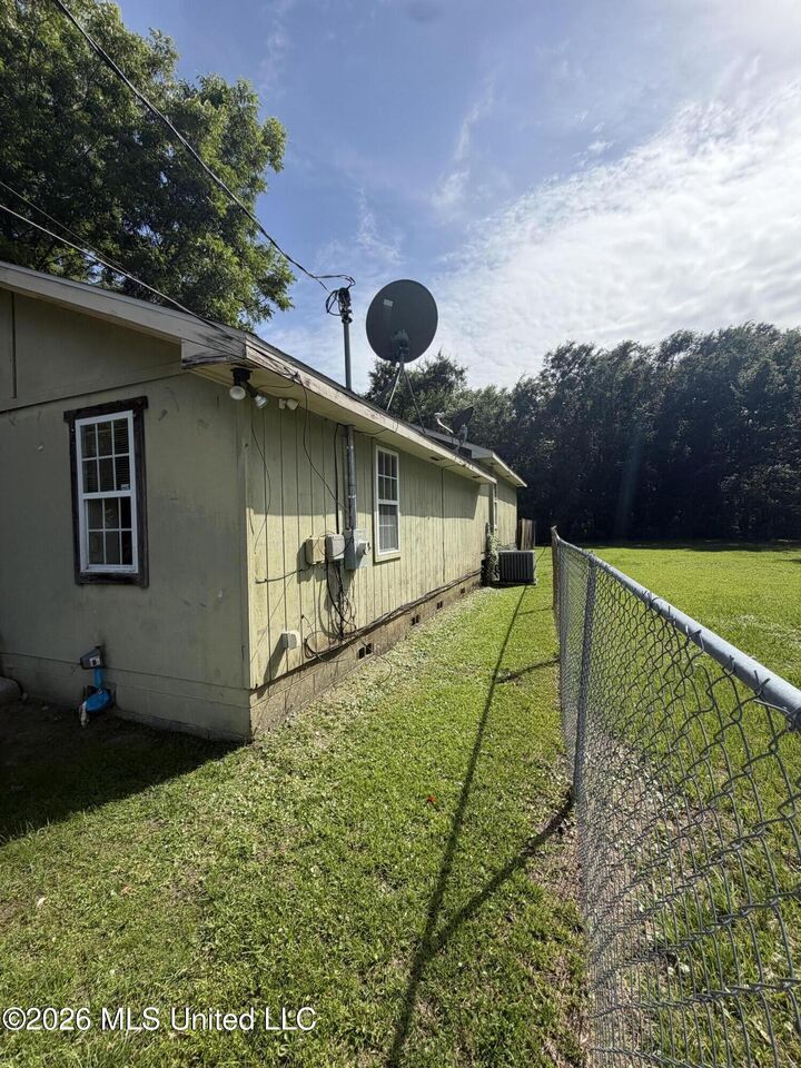Property Photo:  1603 Dixie Avenue  MS 39501 