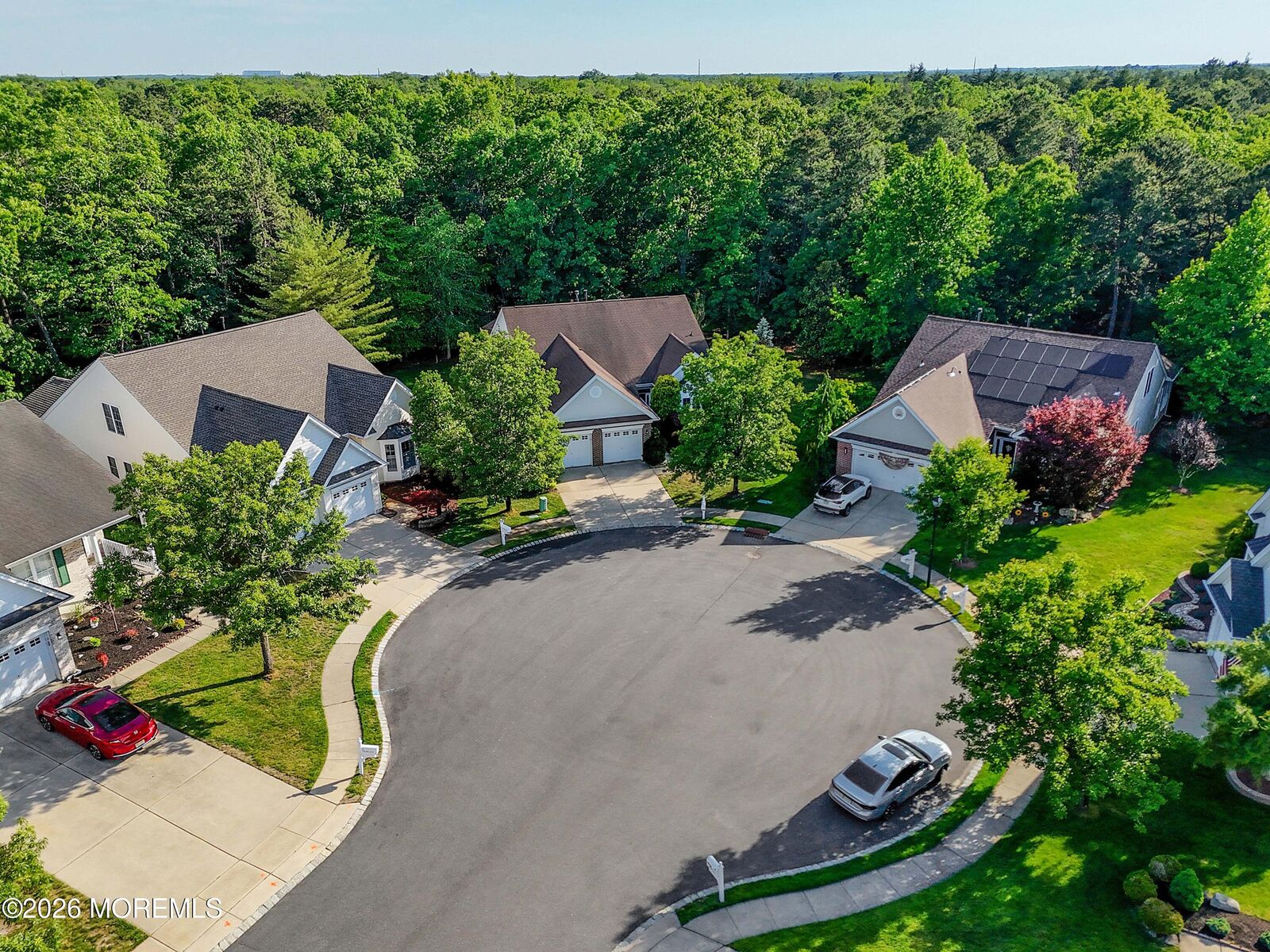 Property Photo:  7 Oakhill Court  NJ 08527 