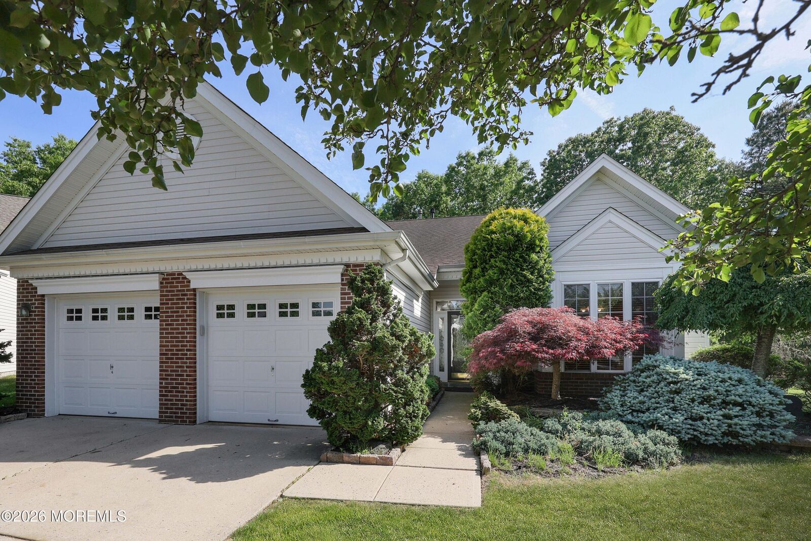 Property Photo: 7 Oakhill Court NJ 08527