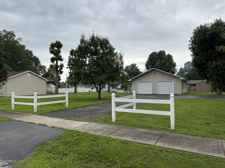 Property Photo:  602 W Ray Avenue  IL 62822 