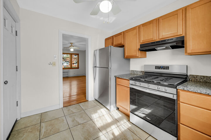 Property Photo: 1931 W Albion Avenue 1 IL 60626