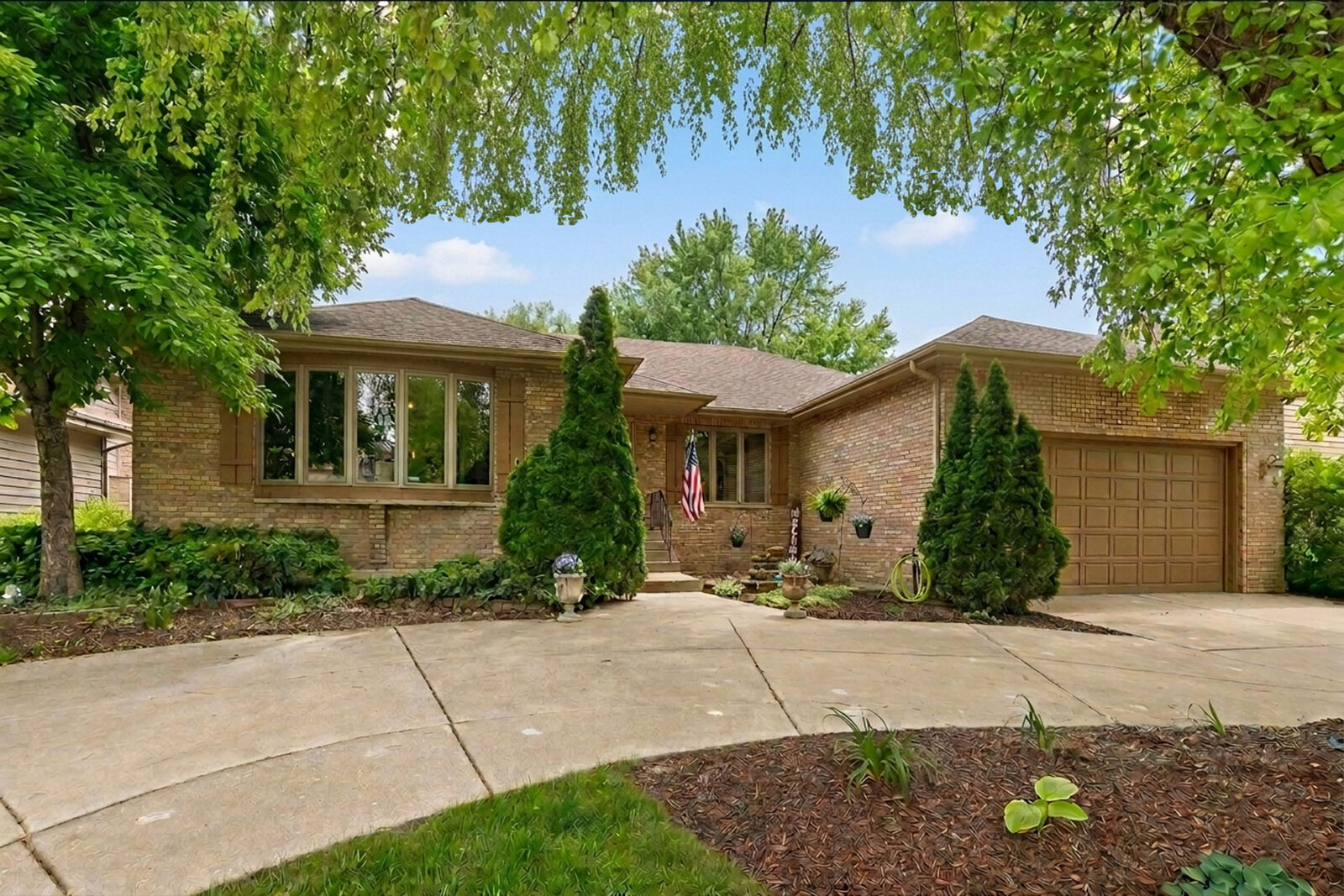 Property Photo:  437 N Kevin Drive  IL 60101 