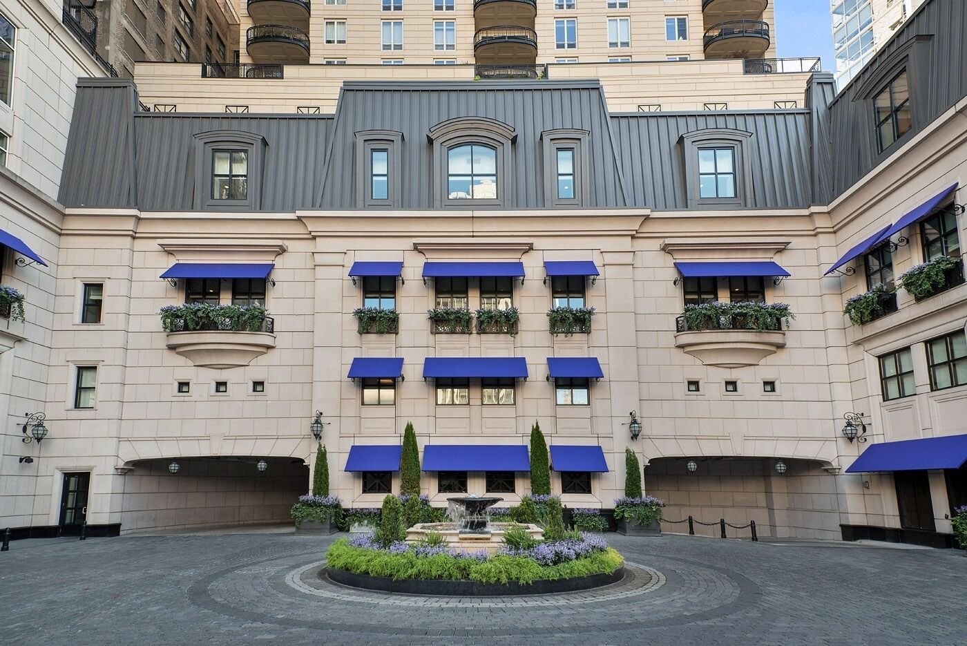 Property Photo: 11 E Walton Street 3902 IL 60611