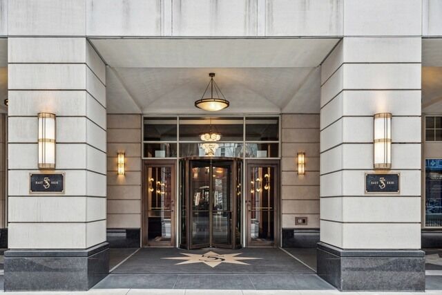 Property Photo: 55 E Erie Street 4301 IL 60611