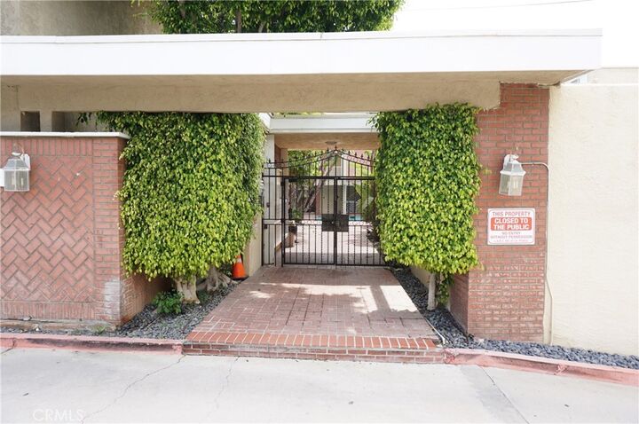 Property Photo: 4610 Densmore Avenue 20 CA 91436