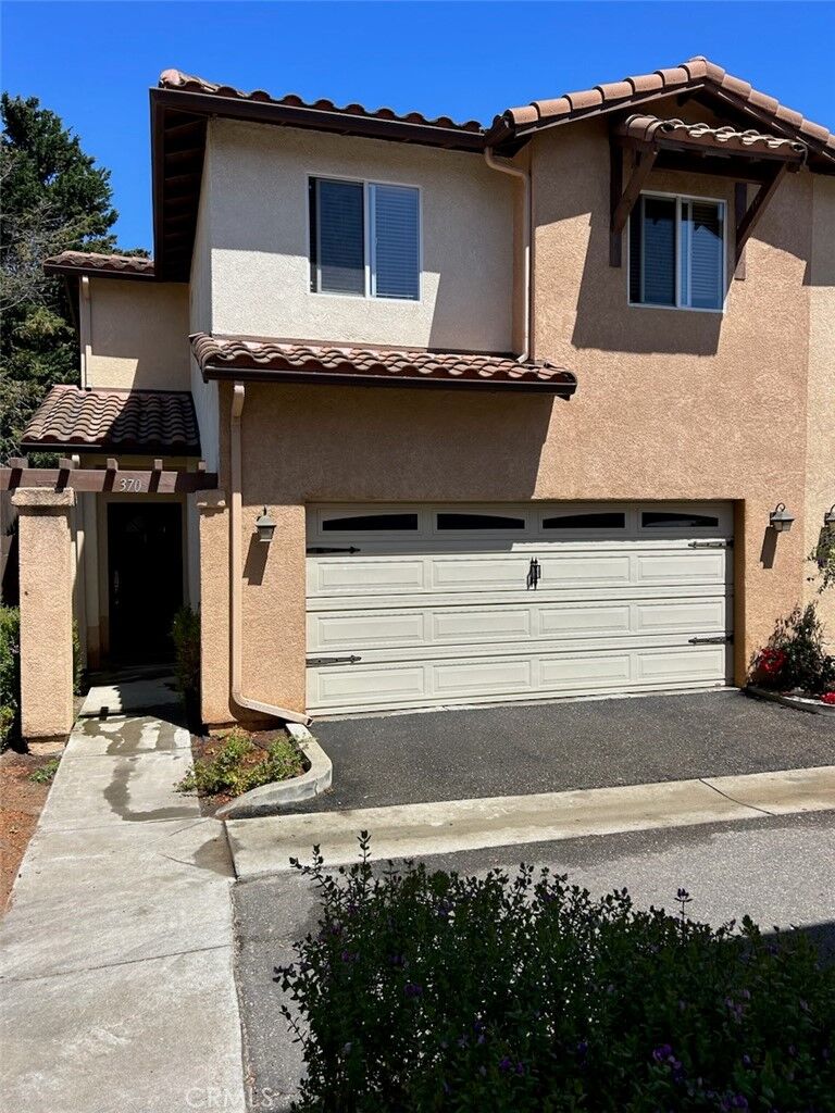 Property Photo:  370 Avenida De Amigos  CA 93444 