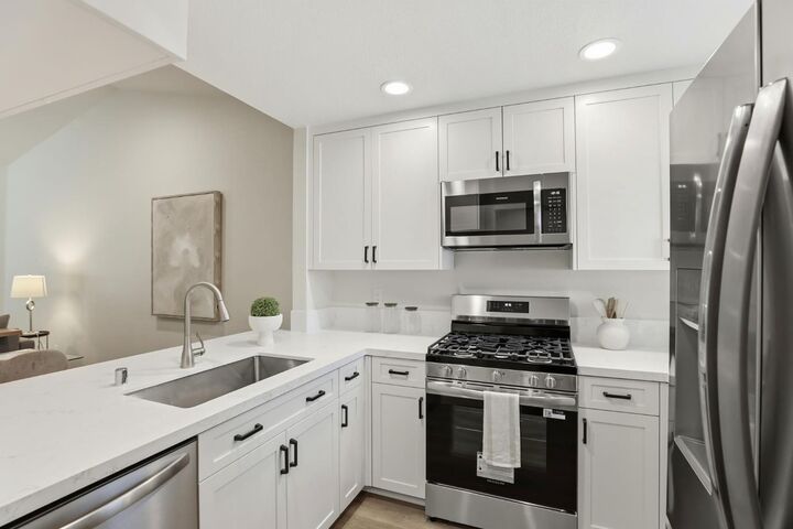 Property Photo: 7330 Stratford Place 708 CA 95842