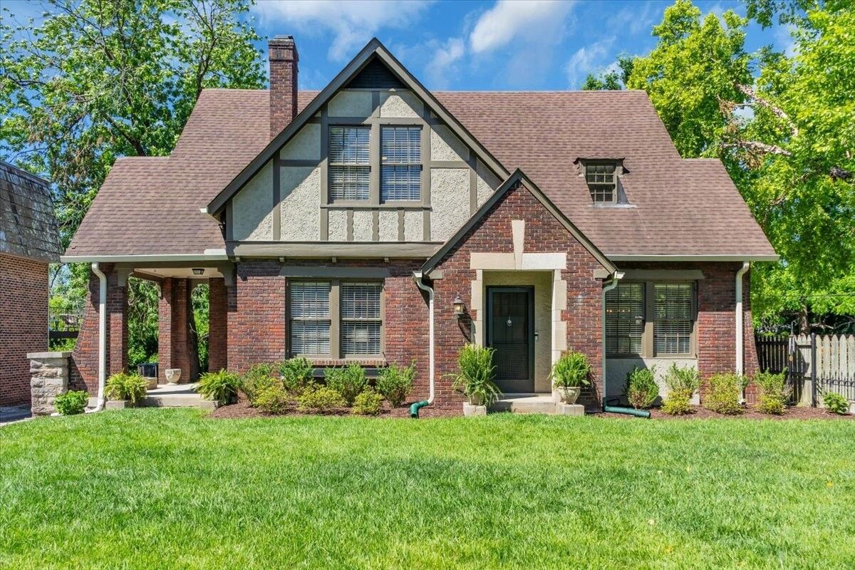 Property Photo: 115 Cherokee Rd TN 37205