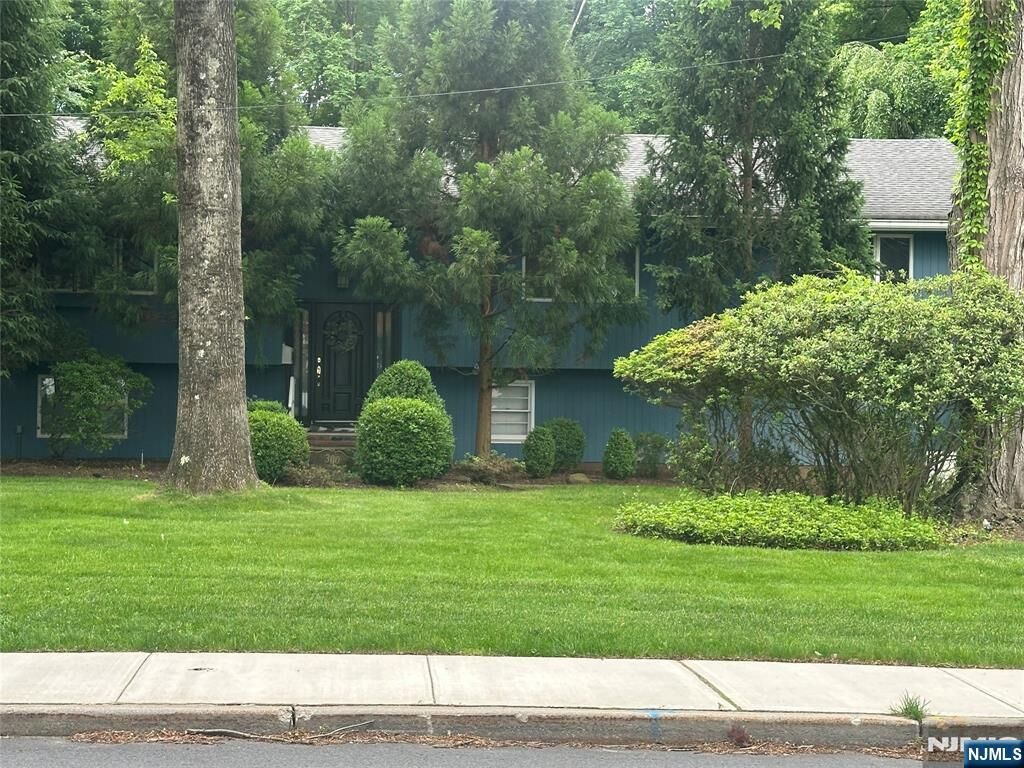 Property Photo:  300 Lake Shore Drive  NJ 07641 