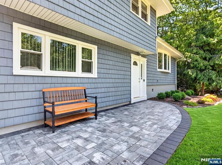 Property Photo:  7 Willow Brook Road  NJ 07642 