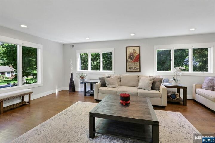 Property Photo:  962 Pines Terrace  NJ 07417 