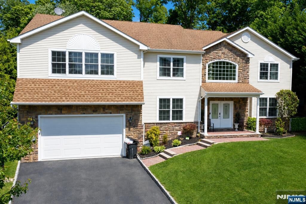 Property Photo:  18 Dehart Court  NJ 07470 