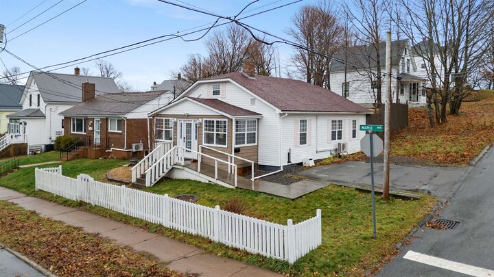 140 Maple Avenue — photo 1