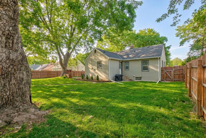 Property Photo: 1742 Nevada Avenue E MN 55106