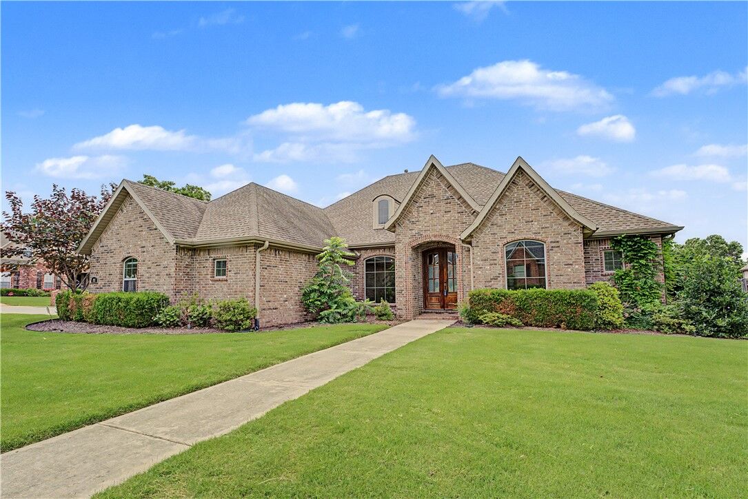Property Photo: 327 N Sandstone Place AR 72701