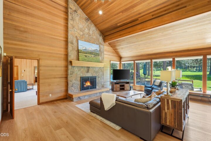 Property Photo: 13439 Galium OR 97759