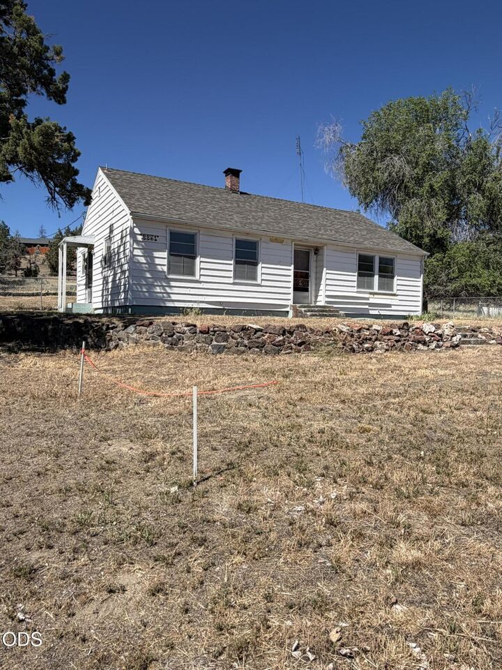 Property Photo: 2251 NE Laughlin Road OR 97754