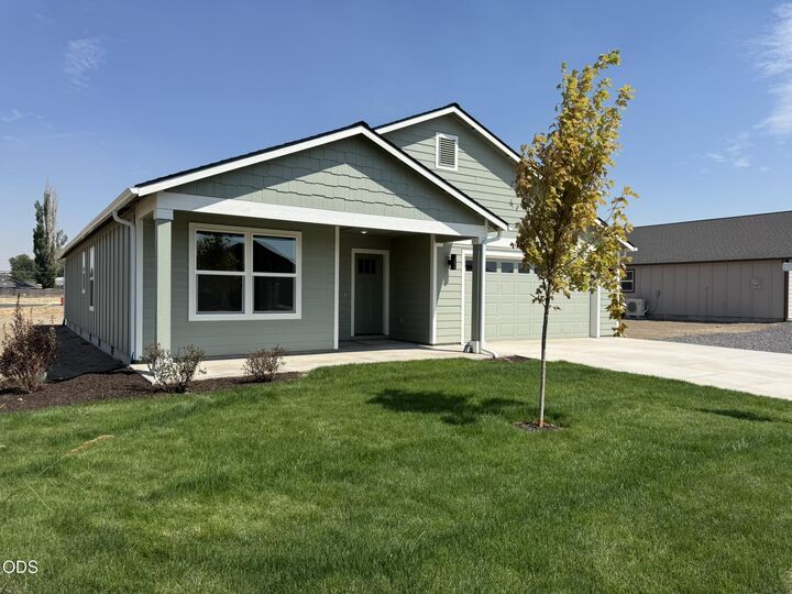 Property Photo:  242 SE Peppermint Loop 18  OR 97734 