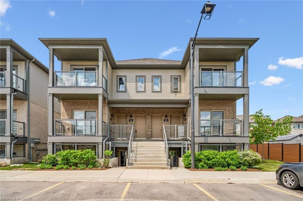 Property Photo: 205 West Oak Trail 38 ON N2R 0R9