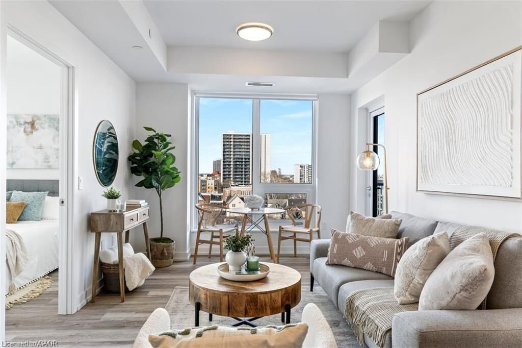 Property Photo:  15 Wellington Street 706B  ON N2G 0E4 
