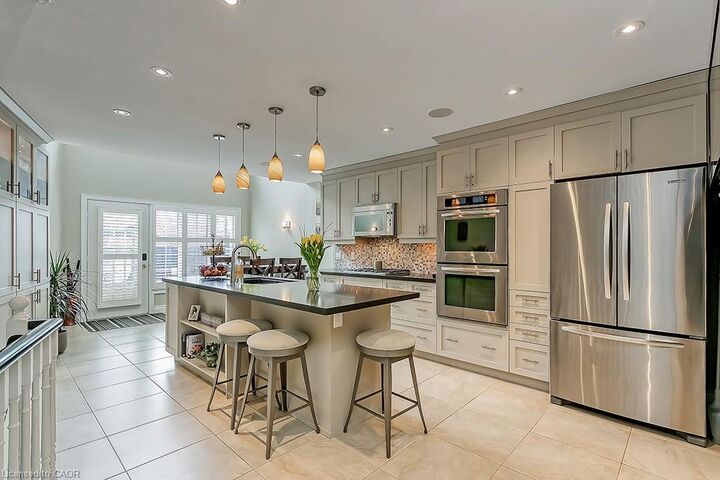Property Photo:  2110 New Street 6  ON L7R 1H8 