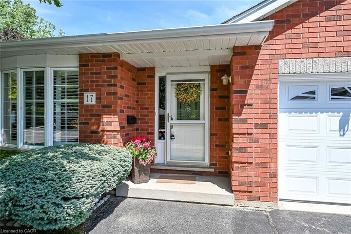 Property Photo:  175 Victoria Street 17  ON N3Y 5L8 