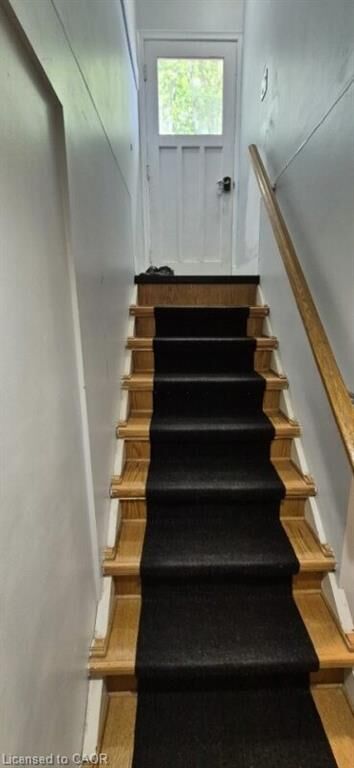 Property Photo: 38 Huntington Avenue ON L8T 1X6