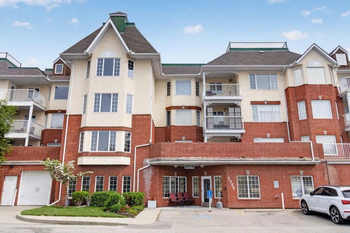 Property Photo: 2314 Sienna Park Green SW 314 AB T3H 3N7