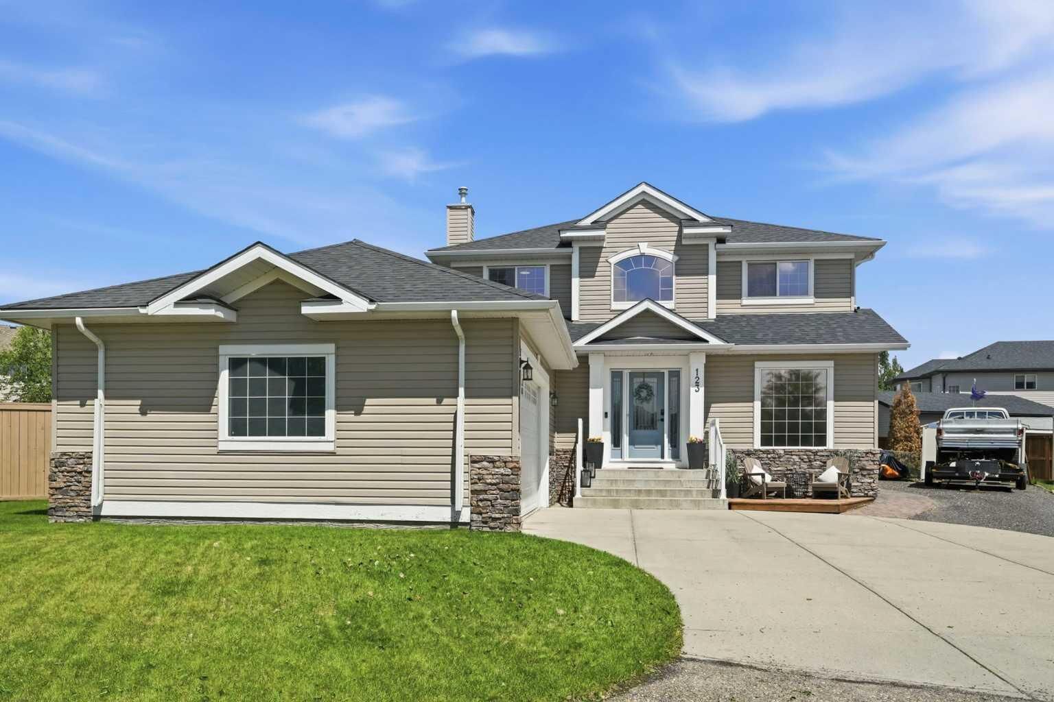 Property Photo:  123 Canoe Place SW  AB T4B 2L5 