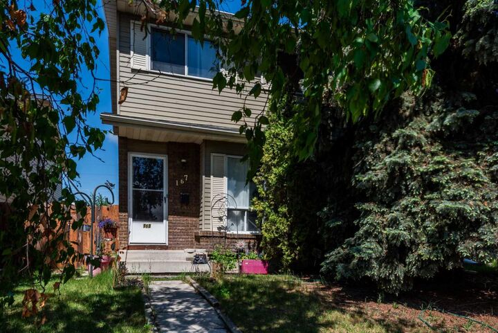 Property Photo: 167 Erin Mount Place SE AB T2B 2T3