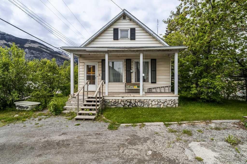 Property Photo:  5 Mt. Laurie Road  AB T0L 2C0 
