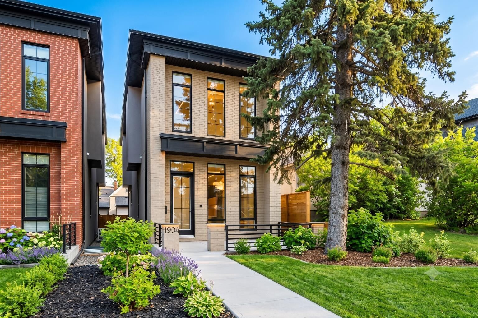 Property Photo:  1904 13 Street SW  AB T2T 3P6 