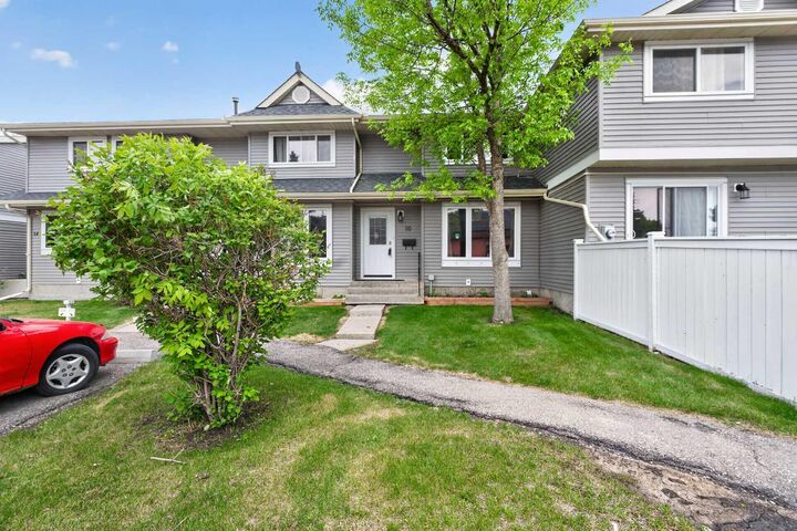 Property Photo: 10 Falconer Terrace NE AB T3J 1W4