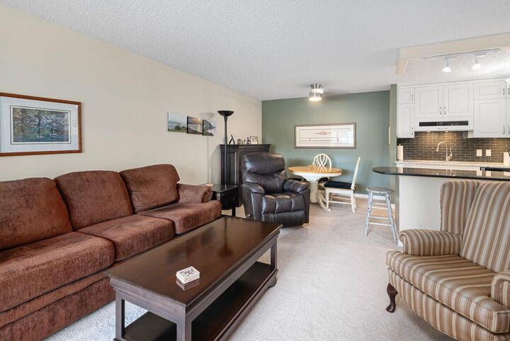 Property Photo:  111 14 Avenue SE 210  AB T2G 4Z8 
