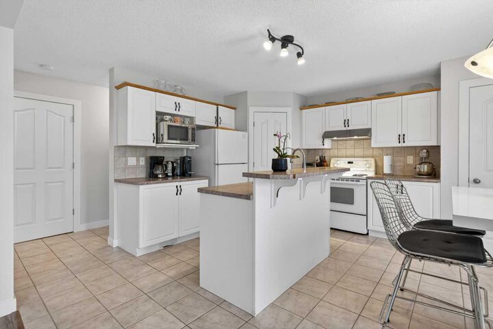 Property Photo:  21 Citadel Crest Link NW  AB T3G 4W2 