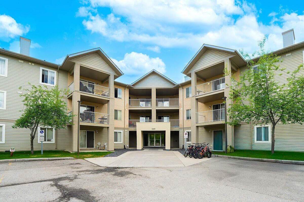 Property Photo: 1000 Citadel Meadow Point NW 214 AB T3G 5N5