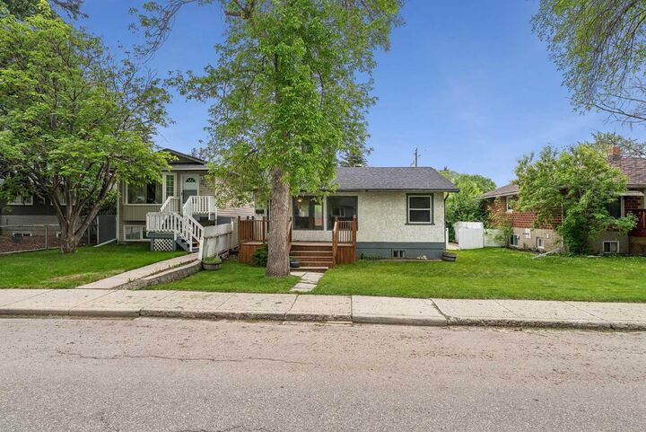 Property Photo:  6636 18 Street SE  AB T2C 0M6 