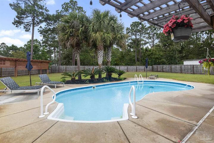 Property Photo: 6384 Old Harbor Ct FL 32563
