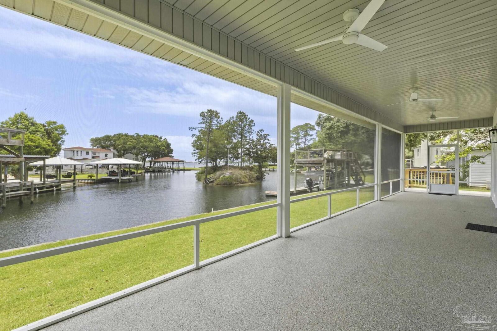 Property Photo: 23 Neptune Dr FL 32569