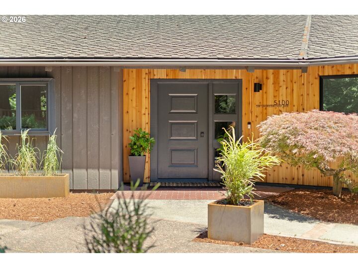 Property Photo:  5100 SW Laurelwood Ave  OR 97225 