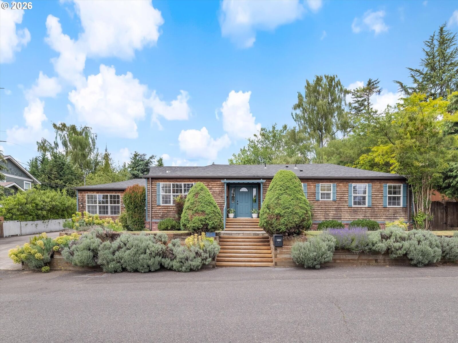 Property Photo:  3331 SW Seymour St  OR 97239 