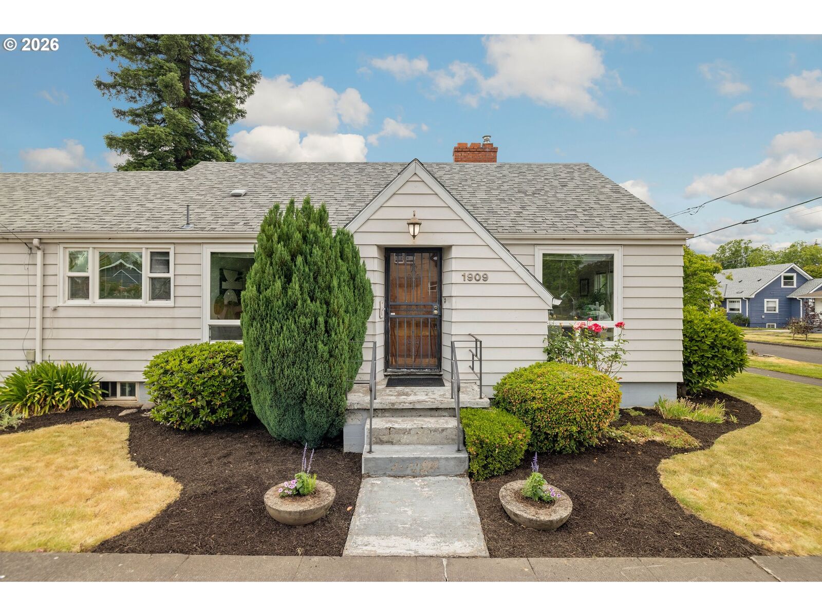 Property Photo: 1909 N Bryant St OR 97217