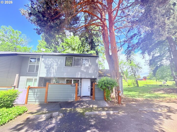 Property Photo: 8552 SW Brightfield Cir OR 97223